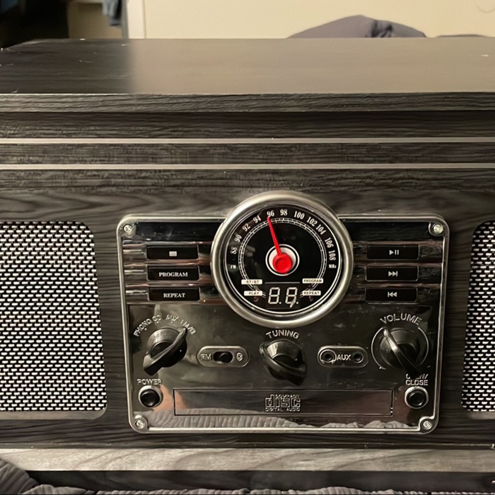 Selling my record player, don’t use much I don’t have space or much time to use